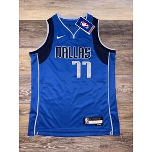 NWT Kids Nike NBA Dallas Mavericks Luka Doncic #77 Jersey - Youth Large